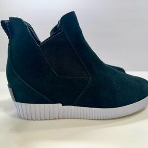 Sorel “Out & About” black slip on Suede Ankle Boots/wedges Size 7